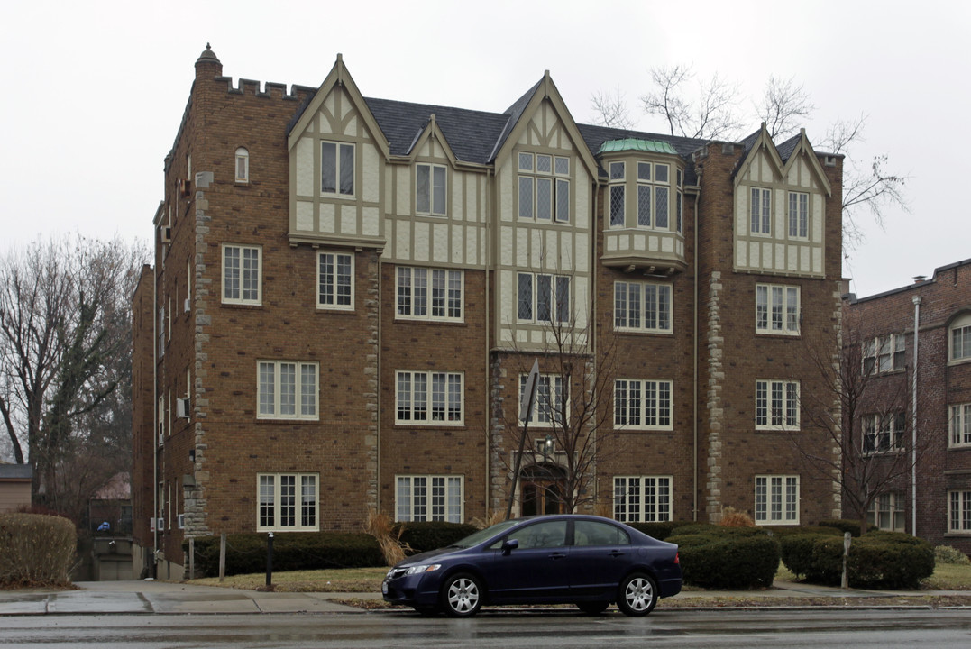 2558 Madison Rd in Cincinnati, OH - Foto de edificio