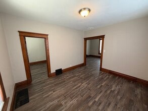 405 Rock St in Janesville, WI - Foto de edificio - Building Photo