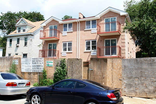 3817-3819 149th Pl in Flushing, NY - Building Photo - Building Photo