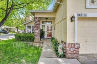 6512 Canyon Creek Way in Elk Grove, CA - Building Photo - Building Photo