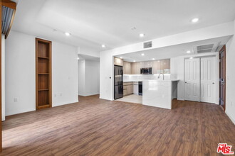 5245 Santa Monica Blvd in Los Angeles, CA - Building Photo - Building Photo