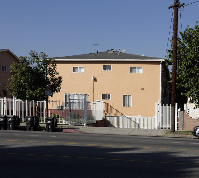 11577 Victory Blvd in North Hollywood, CA - Building Photo - Building Photo