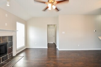 911 Walters Dr in Cedar Hill, TX - Building Photo - Building Photo