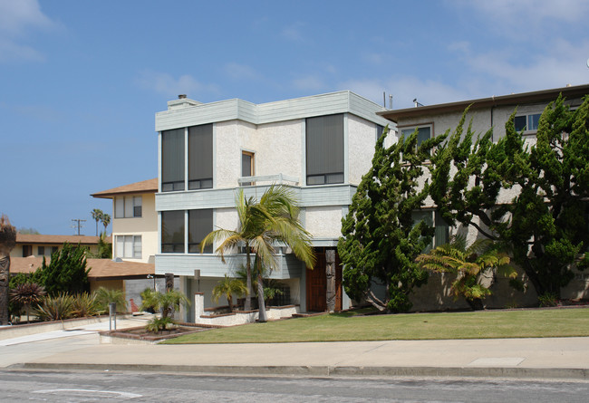 Pacific Beach Dr. in San Diego, CA - Building Photo - Building Photo