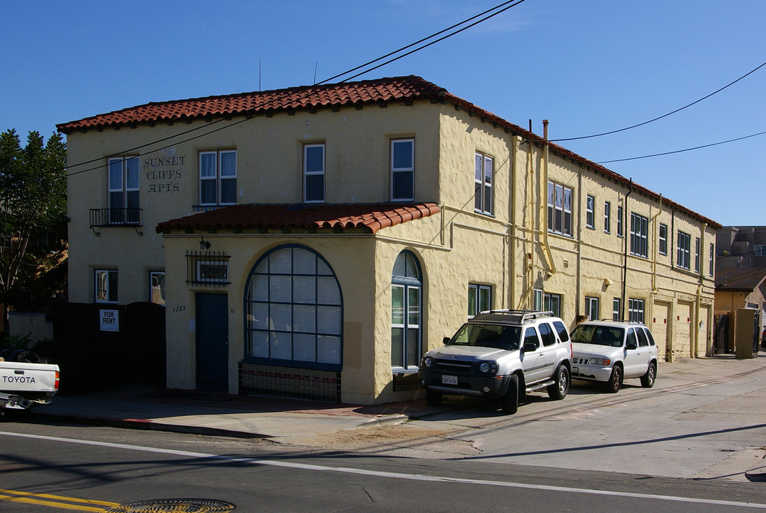 1725 Sunset Cliffs Blvd in San Diego, CA - Building Photo