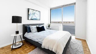 505 W 37th St in New York, NY - Building Photo