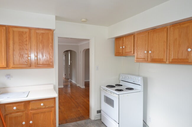 7604 Montgomery Rd, Unit 2 in Cincinnati, OH - Foto de edificio - Building Photo