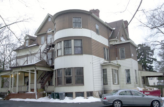 130 W 5th Ave in Roselle, NJ - Foto de edificio - Building Photo