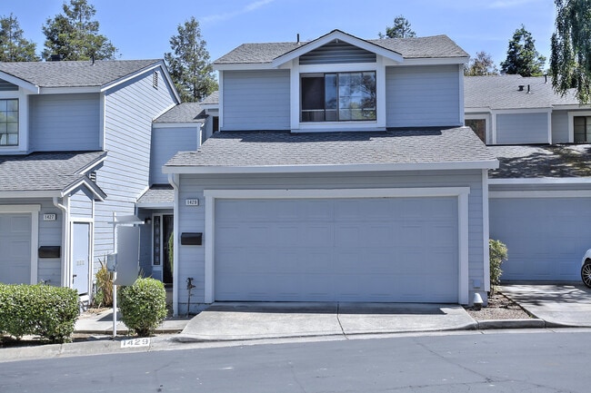 property at 1429 Oak Hollow Ct