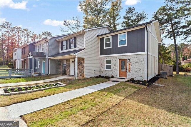 5750 Old Gordon Rd in Mableton, GA - Building Photo - Building Photo