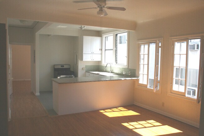 1172 N Ardmore Ave, Unit 1172.5