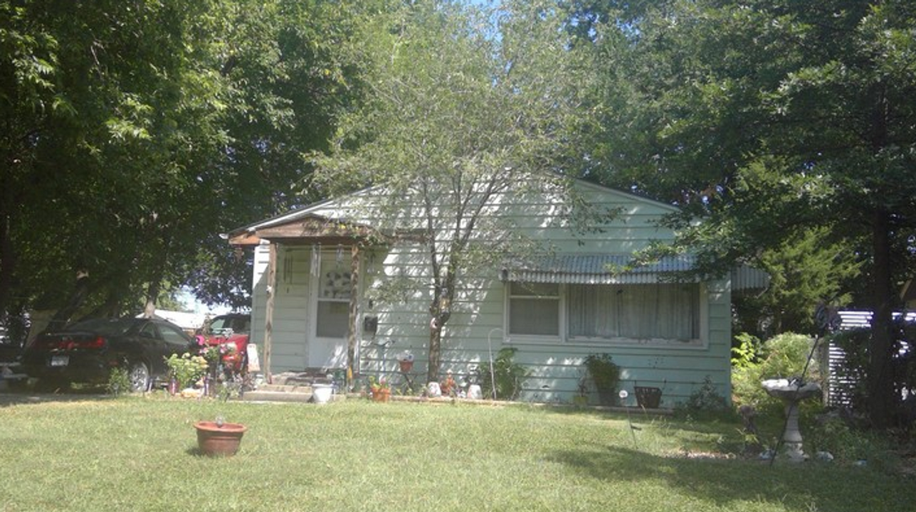 1030 SW Macvicar Ave in Topeka, KS - Building Photo