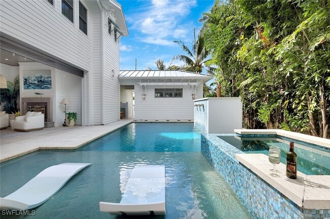 160 Broad Ave S in Naples, FL - Building Photo - Building Photo