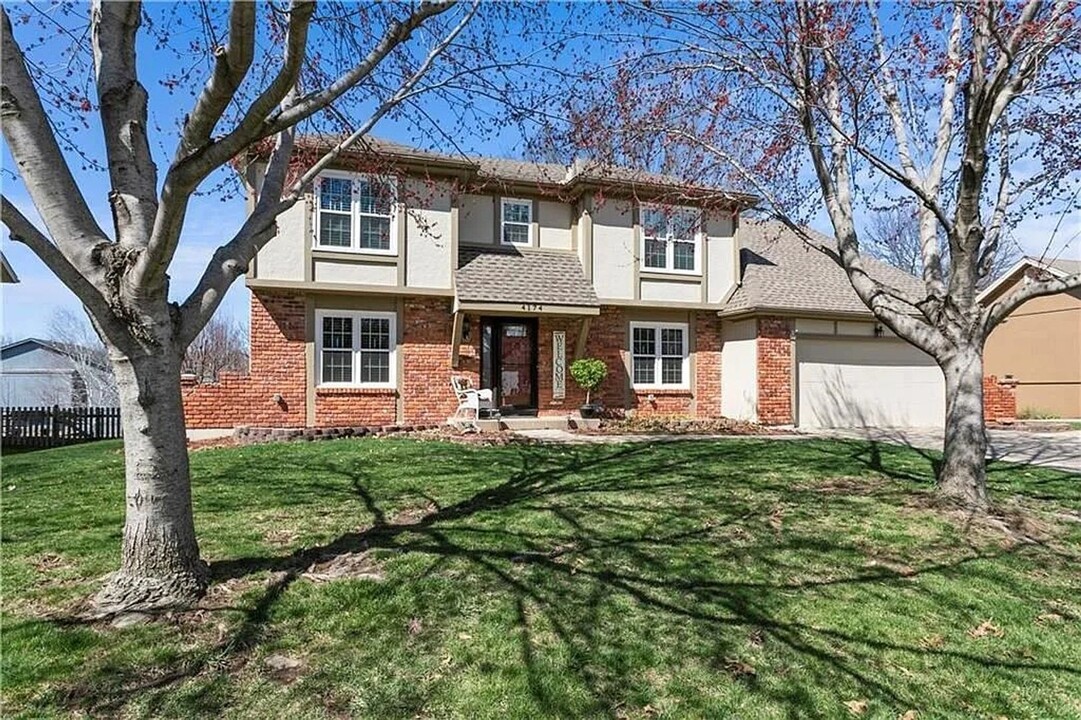 4174 SW Lafayette Pl in Lee's Summit, MO - Building Photo