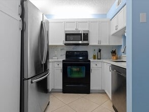 5415 Verona Dr in Boynton Beach, FL - Building Photo - Building Photo