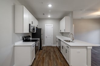 English Commons Apartments in Lynchburg, VA - Building Photo - Interior Photo