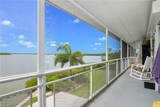 330 Kon Tiki Dr in Naples, FL - Building Photo - Building Photo