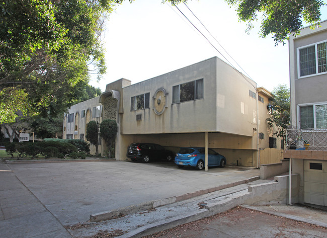 4804 Franklin Ave in Los Angeles, CA - Building Photo - Building Photo