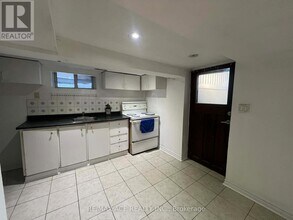 12 Mahoney Ave in Toronto, ON - Building Photo - Building Photo