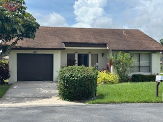 6110 Ambertree Ln in Greenacres, FL - Foto de edificio