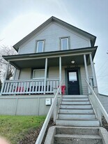 410 E Magnolia St in Bellingham, WA - Building Photo