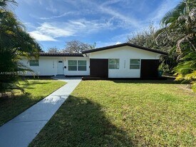 11912 NE 10th Ave in Biscayne Park, FL - Building Photo
