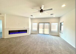 7123 Moss Hl Ave in Las Vegas, NV - Building Photo - Building Photo