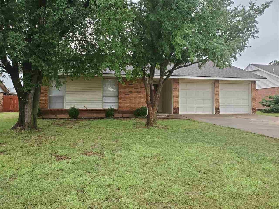 1007 SW 61st St in Lawton, OK - Building Photo