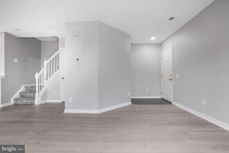 12765 Fair Crest Ct in Fairfax, VA - Building Photo - Building Photo