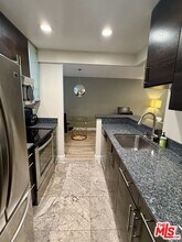 8530 Holloway Dr in West Hollywood, CA - Building Photo - Building Photo
