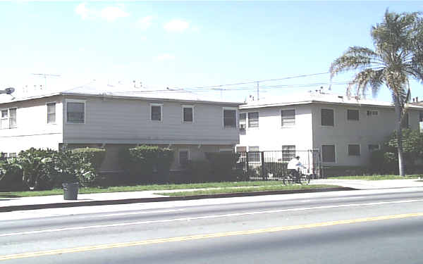 14306-14310 Vanowen St in Van Nuys, CA - Foto de edificio - Building Photo