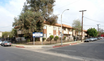 15251 Sunburst St in North Hills, CA - Building Photo