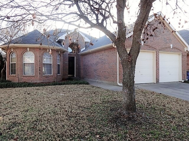 property at 5433 Crystal Ct