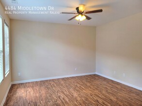 4484 Middletown Dr in Wake Forest, NC - Foto de edificio - Building Photo
