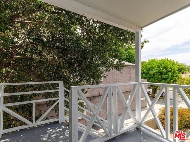 11485 Cumpston St in Los Angeles, CA - Building Photo - Building Photo