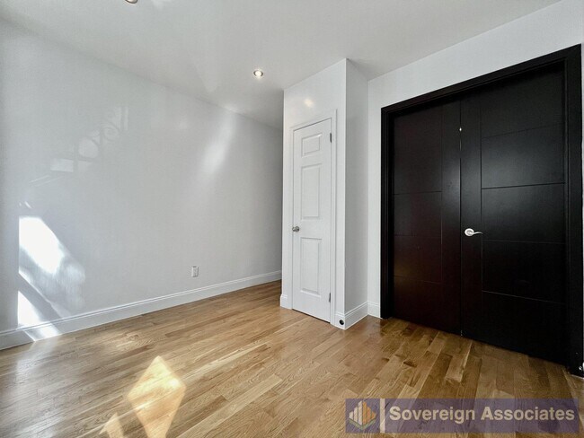 109 W 105th St in New York, NY - Building Photo - Building Photo