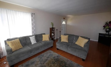 327 E Collins Ave in Orange, CA - Building Photo - Building Photo