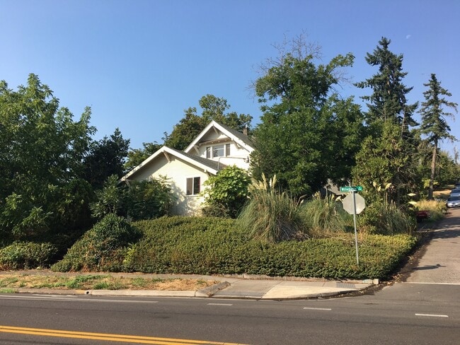 property at 2200 Willamette St