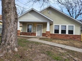 2138 N Howard Ave in Springfield, MO - Building Photo