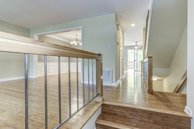 2021 Hickory Hill Ln in Silver Spring, MD - Building Photo - Building Photo