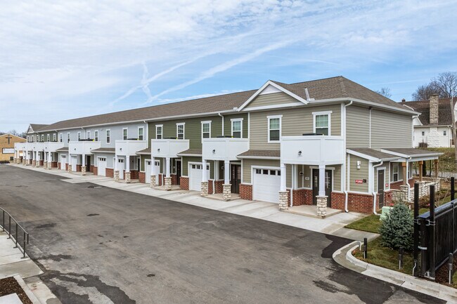Oak Park Townhomes in Kansas City, MO - Building Photo - Building Photo