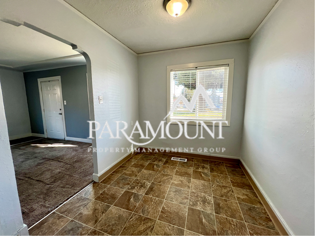 317 Chester Ave in Bremerton, WA - Foto de edificio - Building Photo