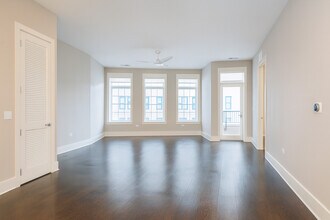 2050 N Clark St in Chicago, IL - Building Photo - Building Photo