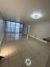 7601 E Treasure Dr in North Bay Village, FL - Building Photo - Building Photo