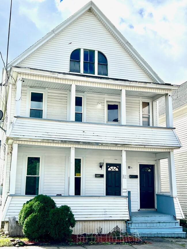 39 1/2 Milton Ave, Unit 2 upstairs