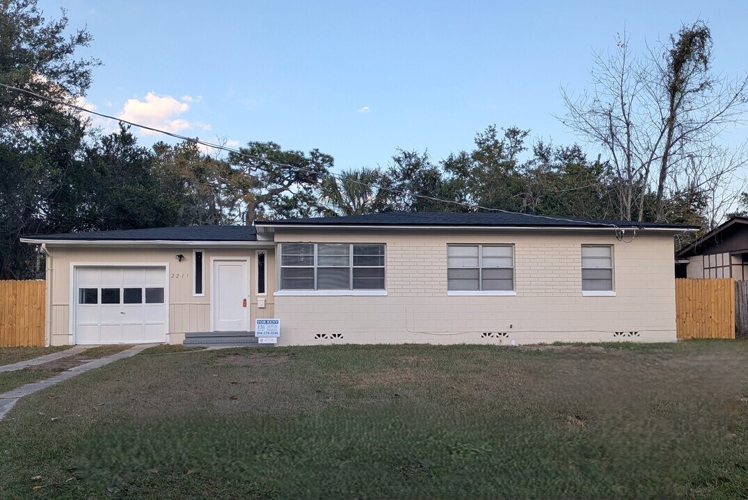 2211 Tegner Dr in Jacksonville, FL - Building Photo