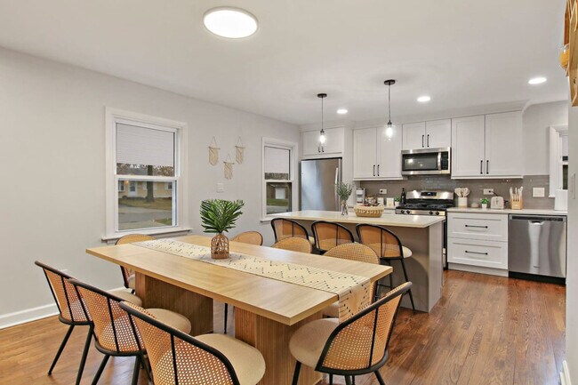 1104 Elizabeth St, Unit SI ID1366966P in West Chicago, IL - Foto de edificio - Building Photo