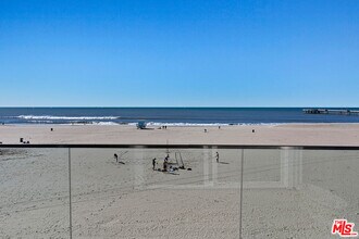 1 Driftwood St in Marina Del Rey, CA - Building Photo - Building Photo