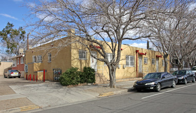 123 Edith Blvd SE in Albuquerque, NM - Foto de edificio - Building Photo