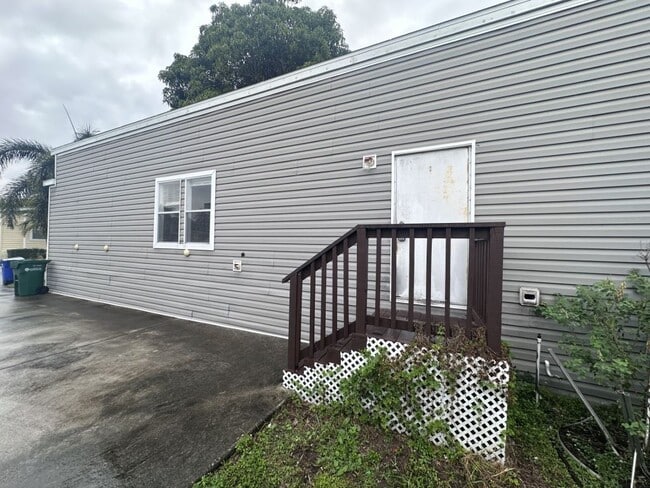 2808 NW 63rd Ave in Margate, FL - Building Photo - Building Photo